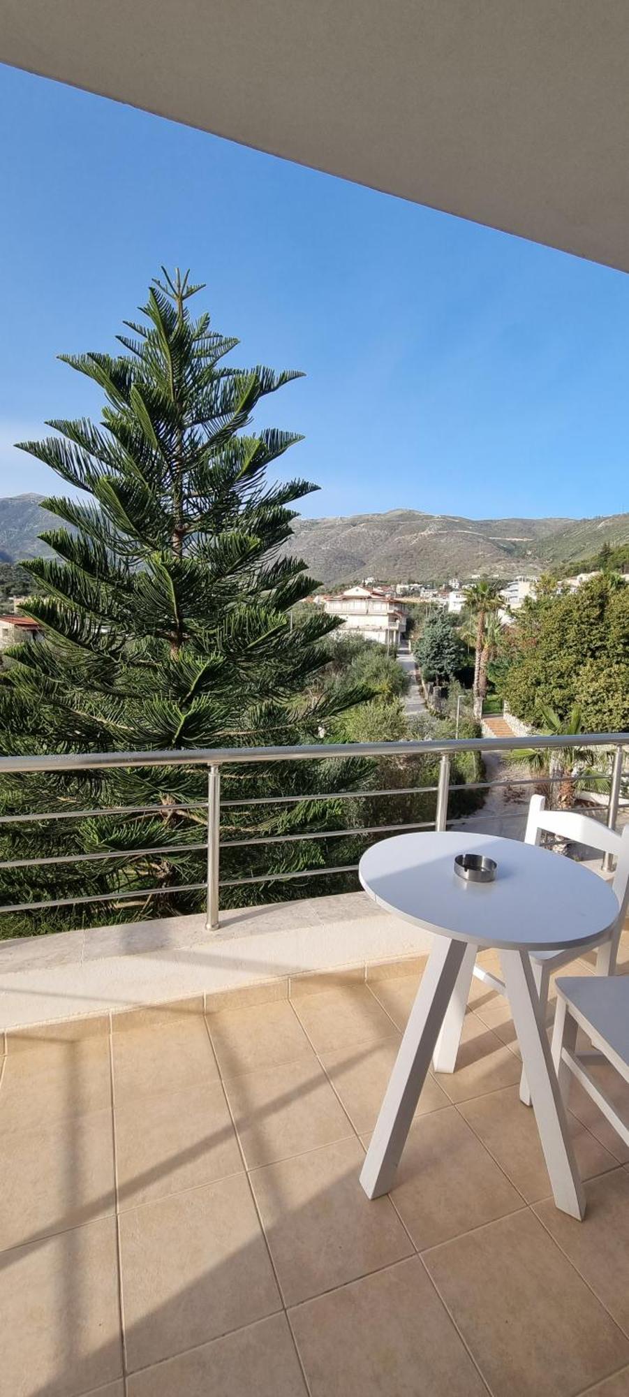 The Sunny Side Apartamento Himare Exterior foto