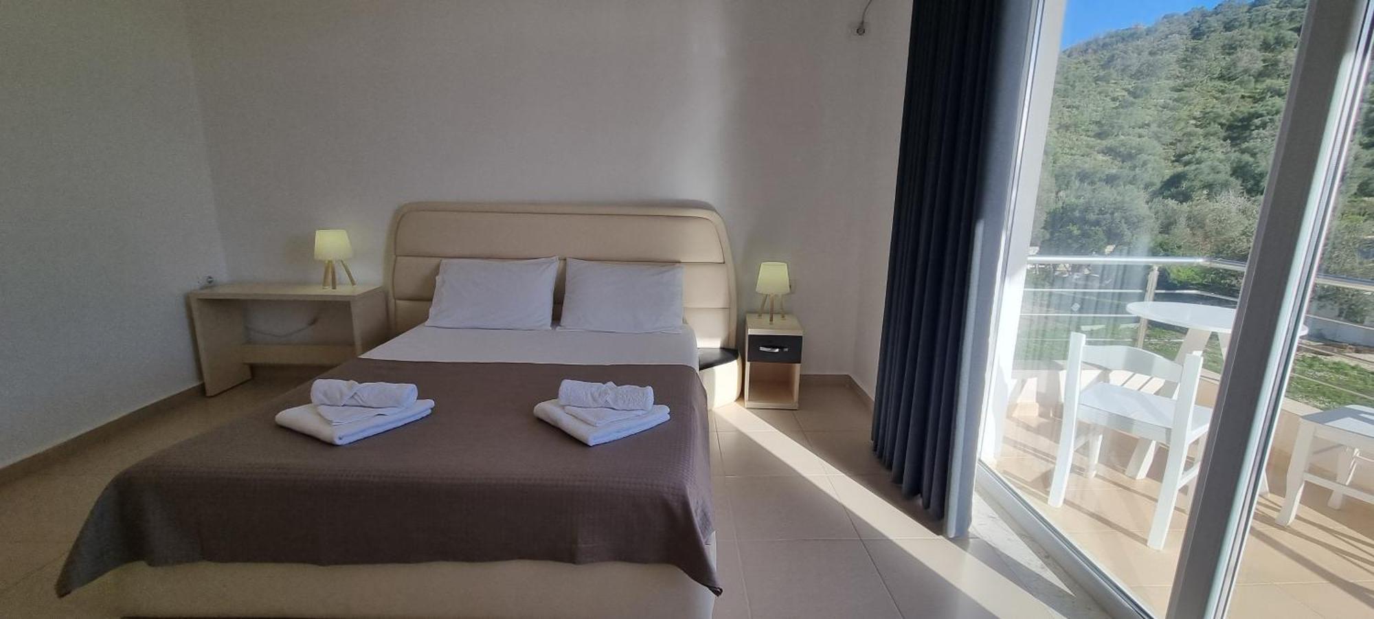 The Sunny Side Apartamento Himare Exterior foto