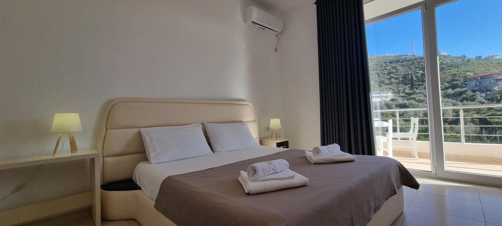 The Sunny Side Apartamento Himare Exterior foto