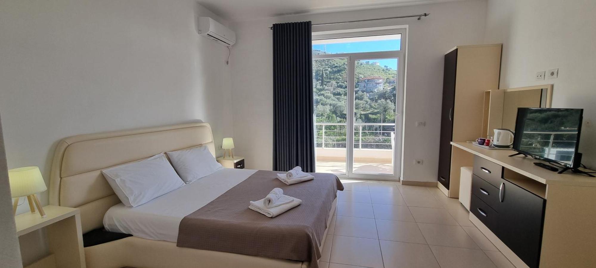 The Sunny Side Apartamento Himare Exterior foto