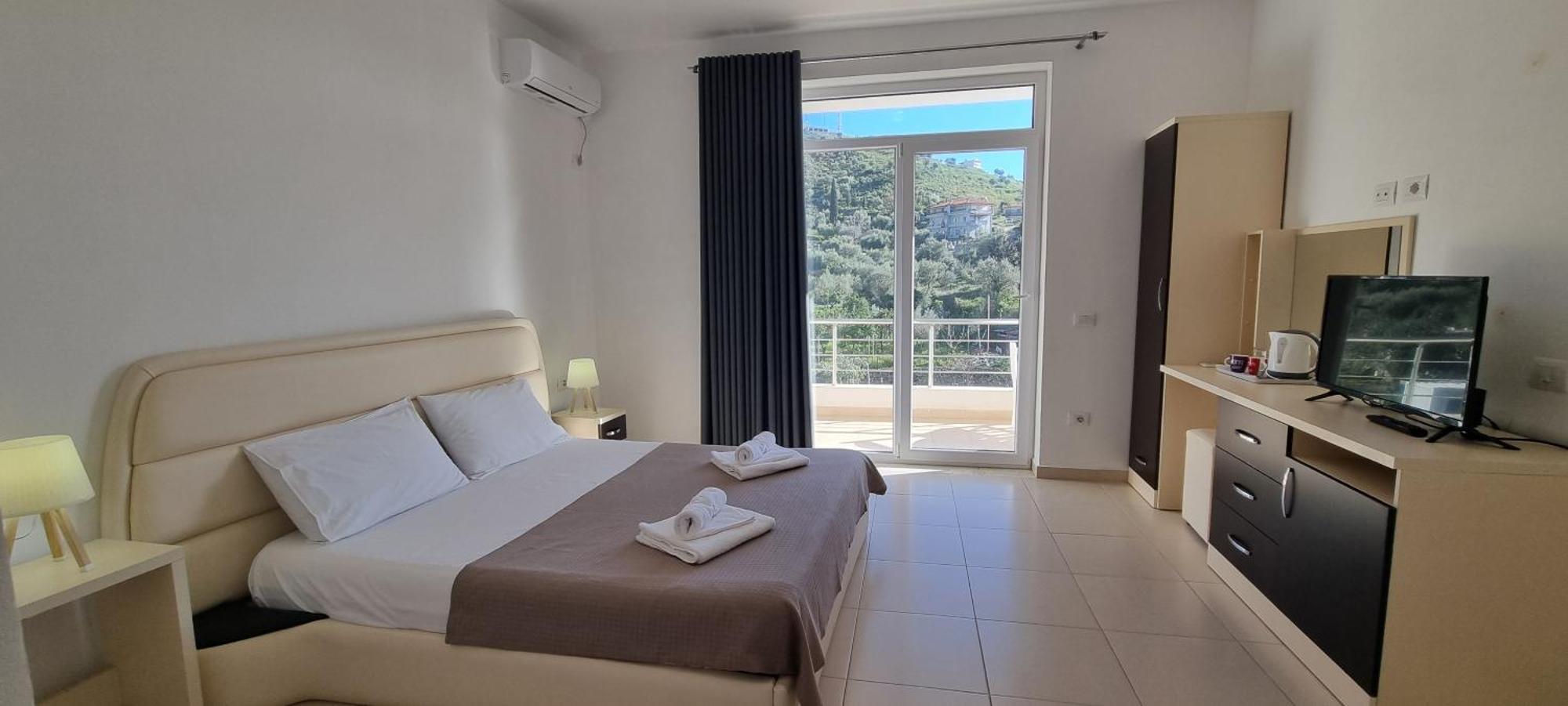 The Sunny Side Apartamento Himare Exterior foto