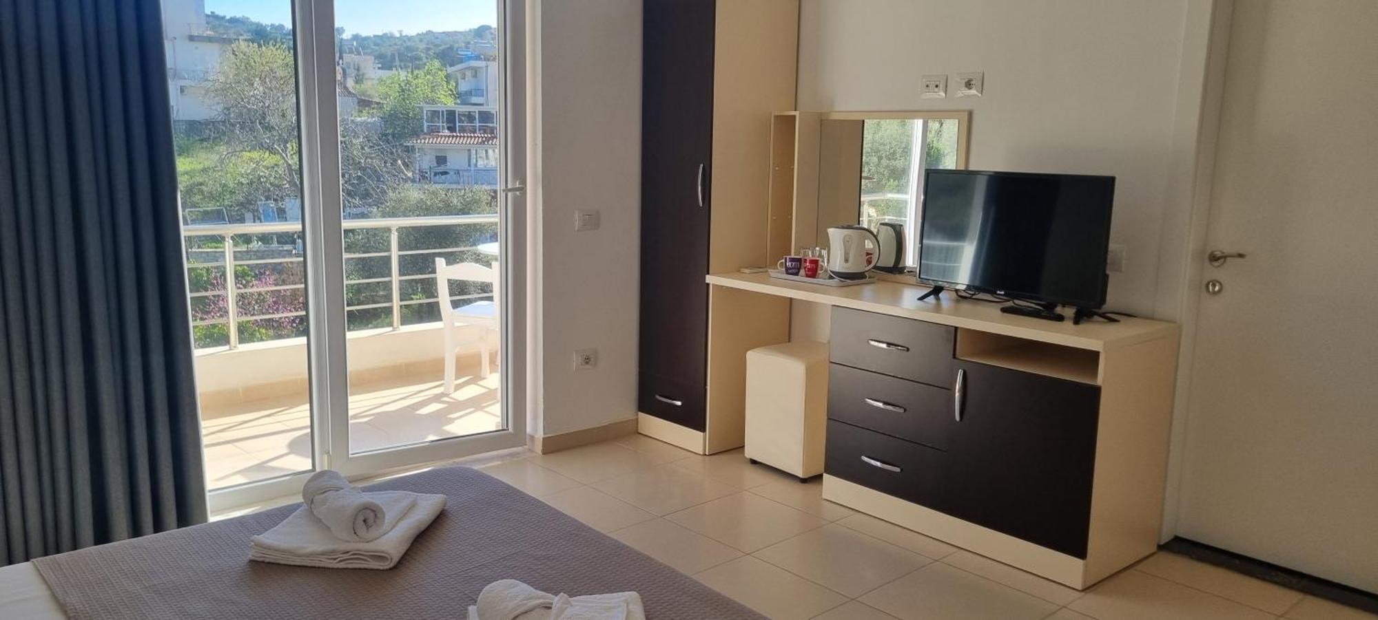 The Sunny Side Apartamento Himare Exterior foto