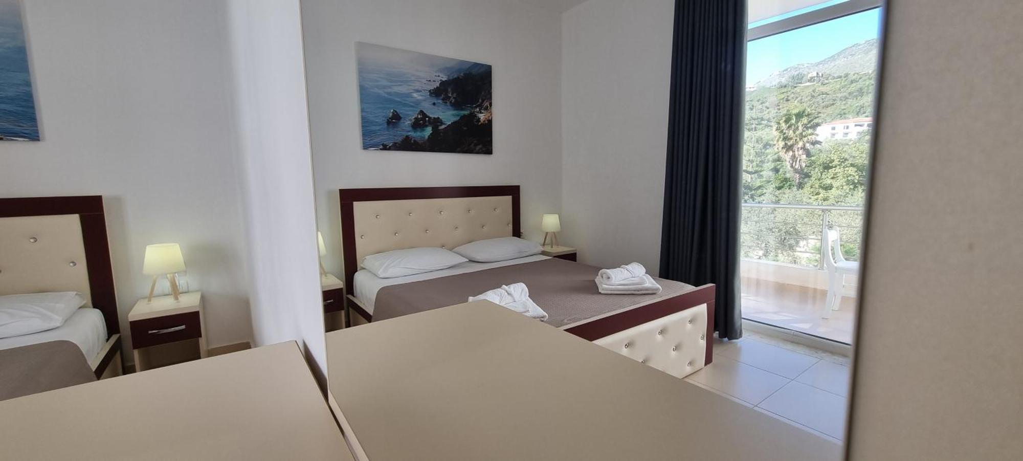 The Sunny Side Apartamento Himare Exterior foto