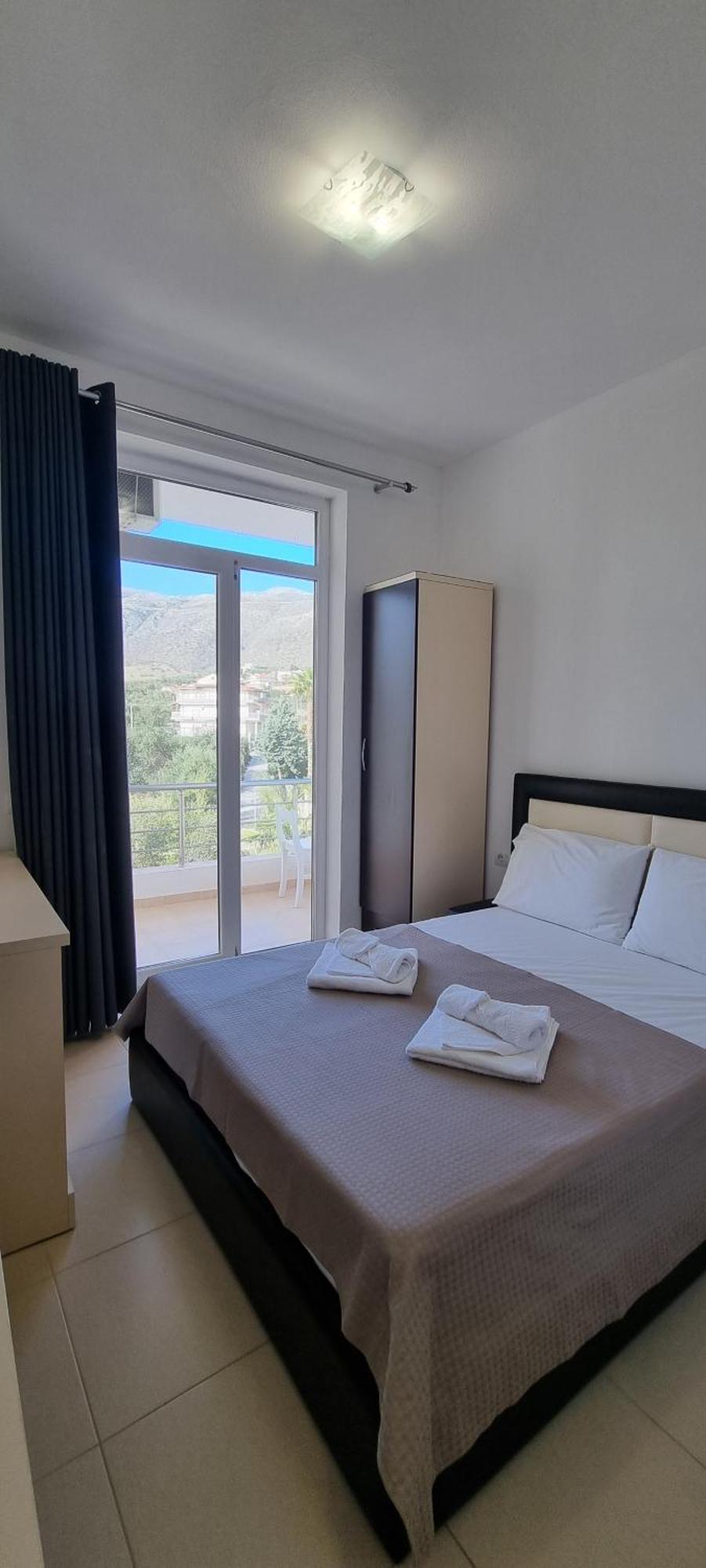 The Sunny Side Apartamento Himare Exterior foto