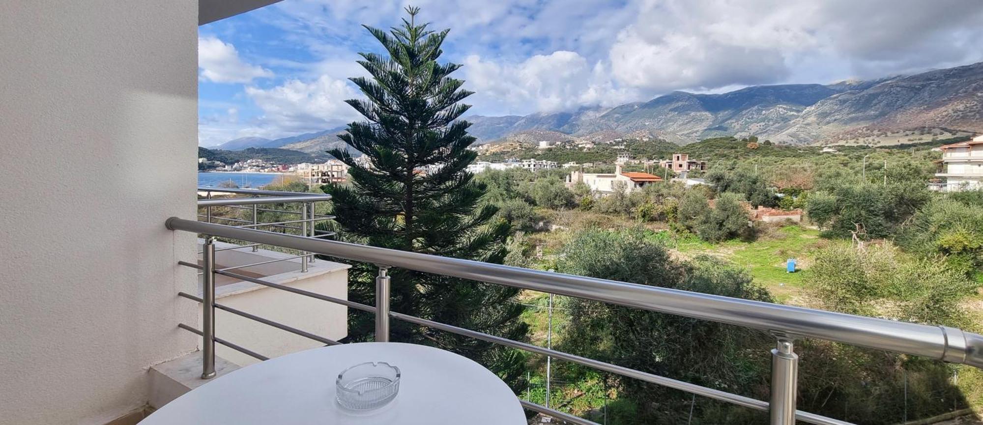 The Sunny Side Apartamento Himare Exterior foto