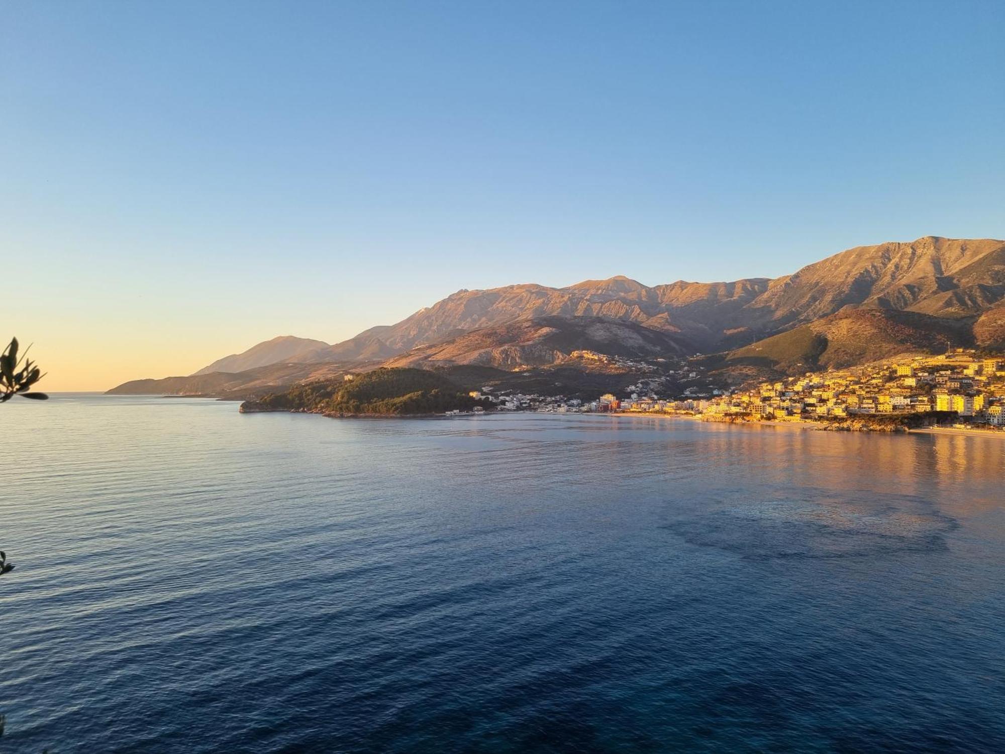 The Sunny Side Apartamento Himare Exterior foto